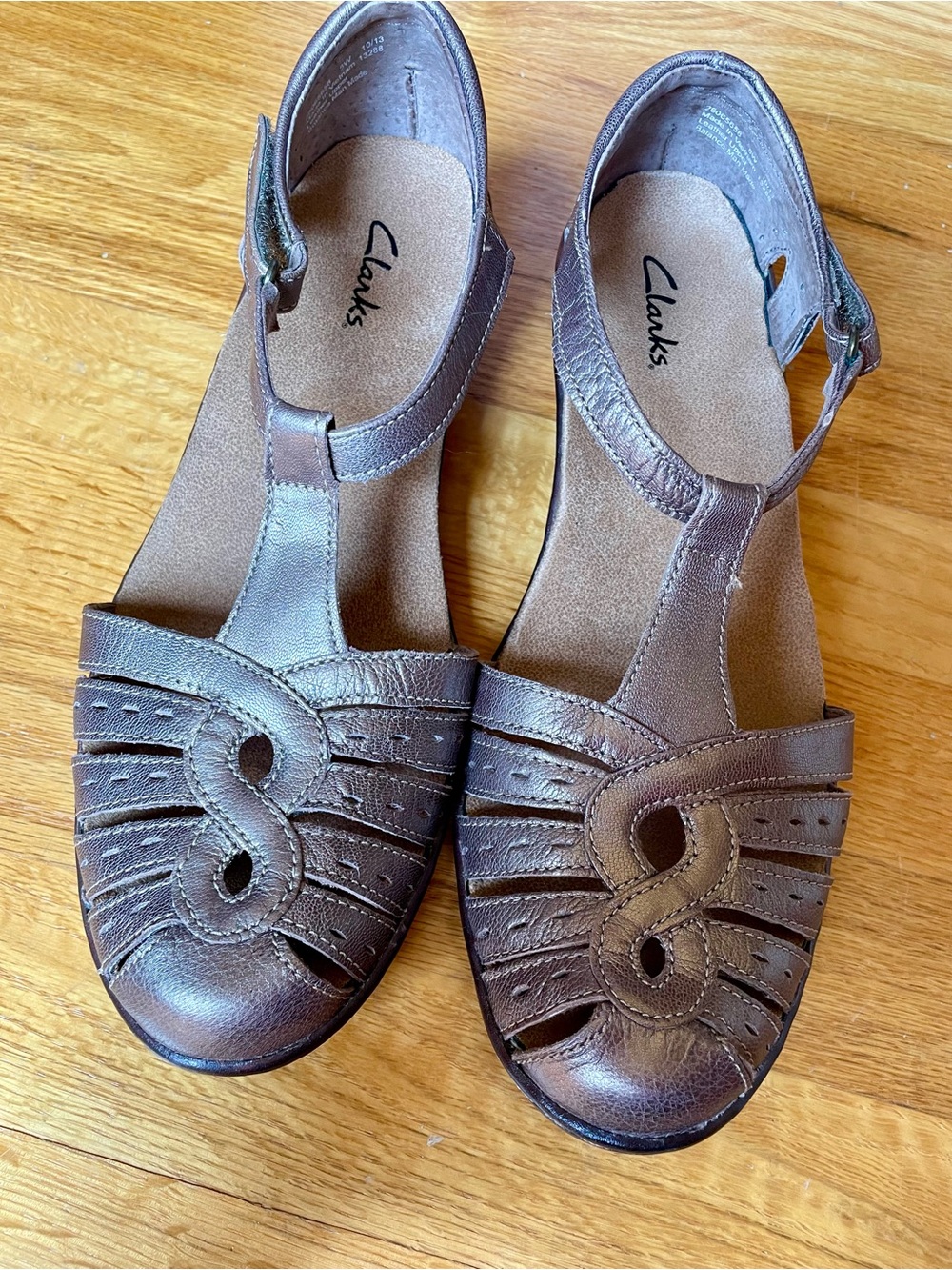Clarks Women's Metallic Bronze Fisherman T-Strap Sandals Size 8W